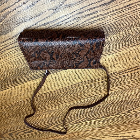 VTG Kathy Lee faux snake skin bag.  Removable shoulder straps. - Picture 2 of 4